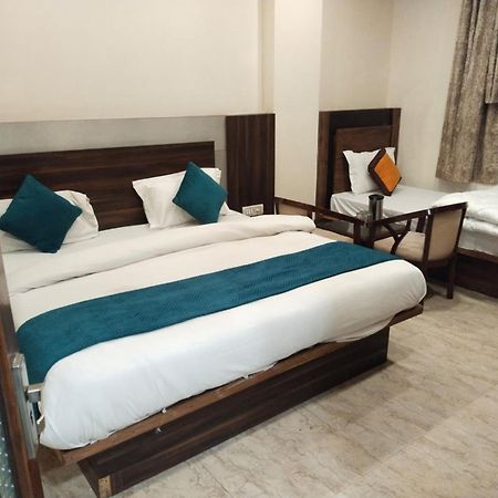 Hotel Lav Kush Deluxe At Paharganj New Delhi Exterior photo
