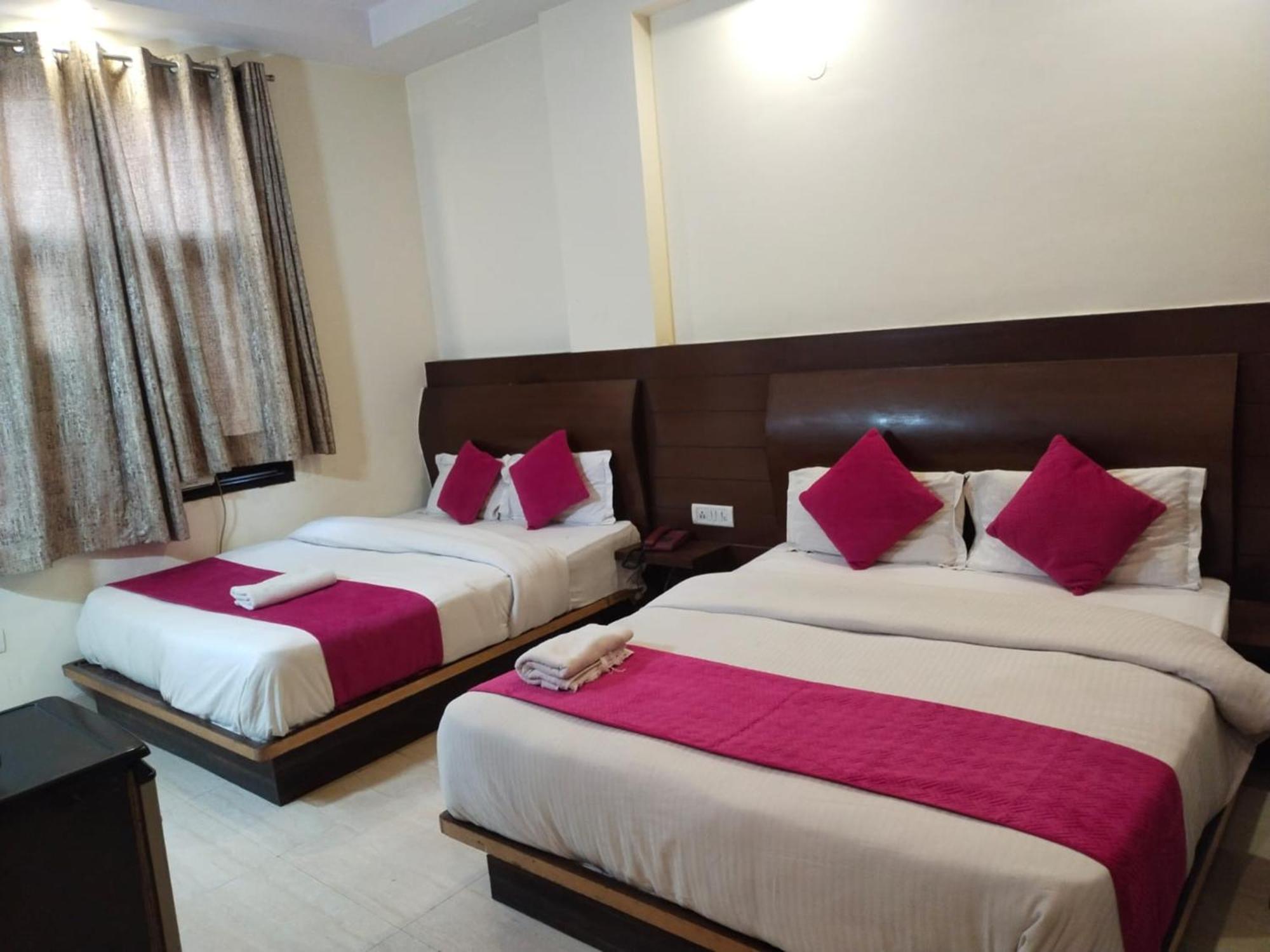 Hotel Lav Kush Deluxe At Paharganj New Delhi Exterior photo
